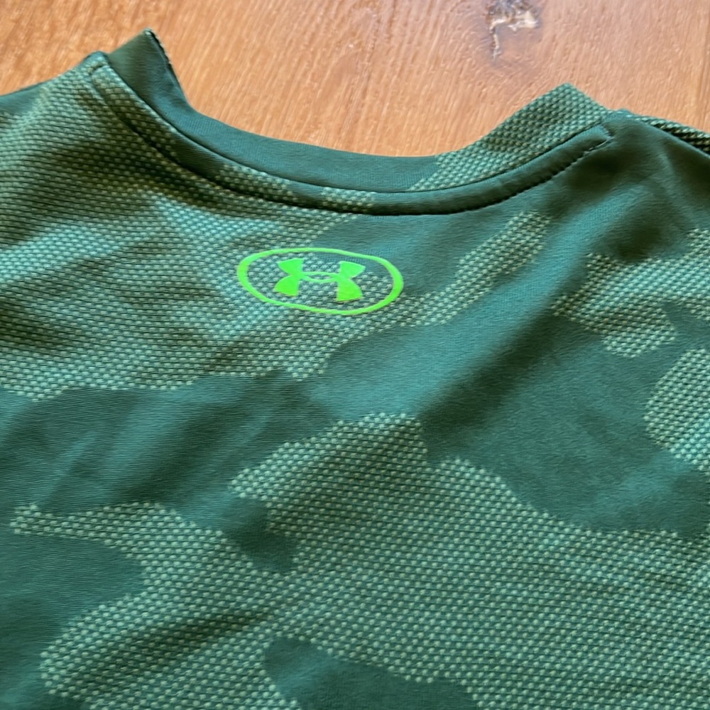 Men’s Under Armour Green Camo Medium Loose Fit Shirt - Picture 6 of 8